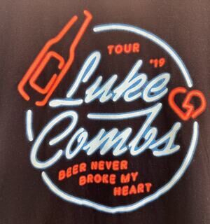 LUKE COMBS Women’s Small 2019 Concert Shirt “Beer Never Broke My Heart”